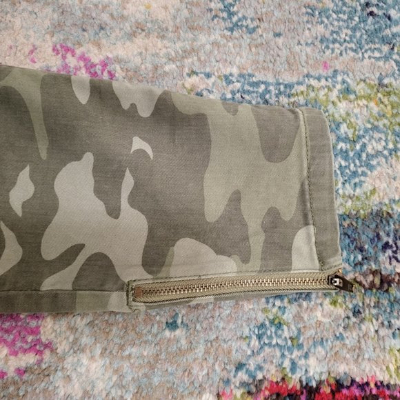 Banana Republic heritage Green Camoflauge Jeans, Size 25 - Picture 5 of 8